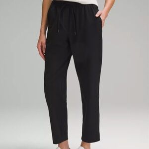 lululemon Tapered-Leg Mid-Rise Pant Luxtreme 7/8 Length